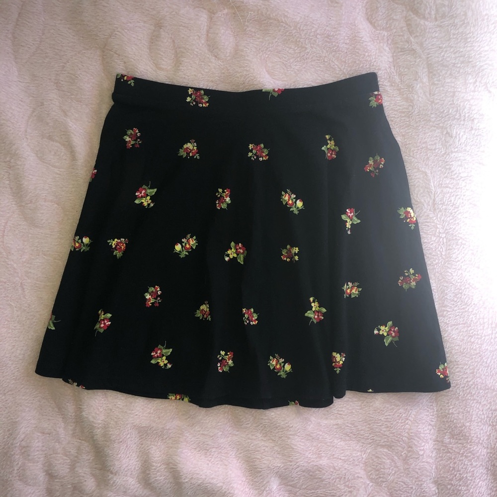 Adorable floral forever 21 skater skirt